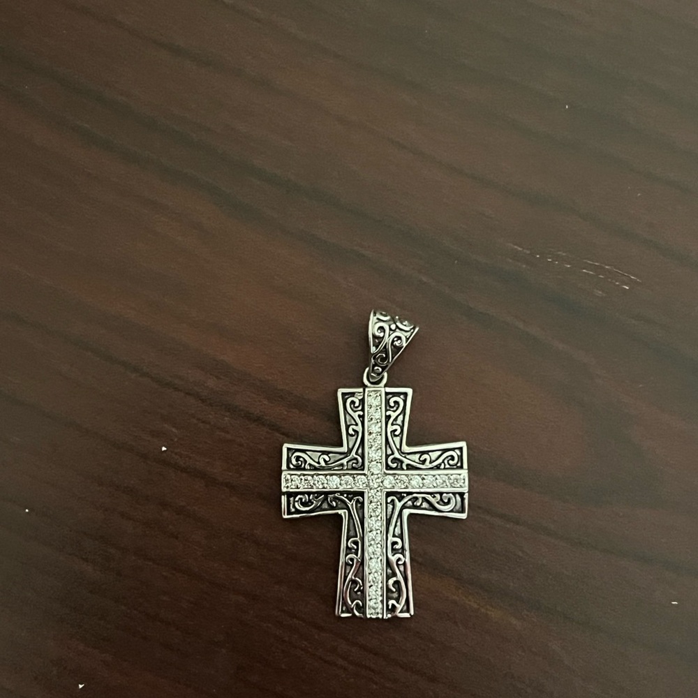 Elegant Silver Cross Pendant